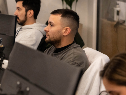 Colaboradores de Meraki en sesión creativa